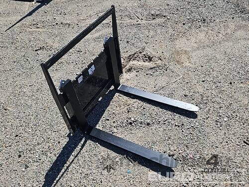 caption Unused GIYI Forks to suit Mini Skidsteer Loader