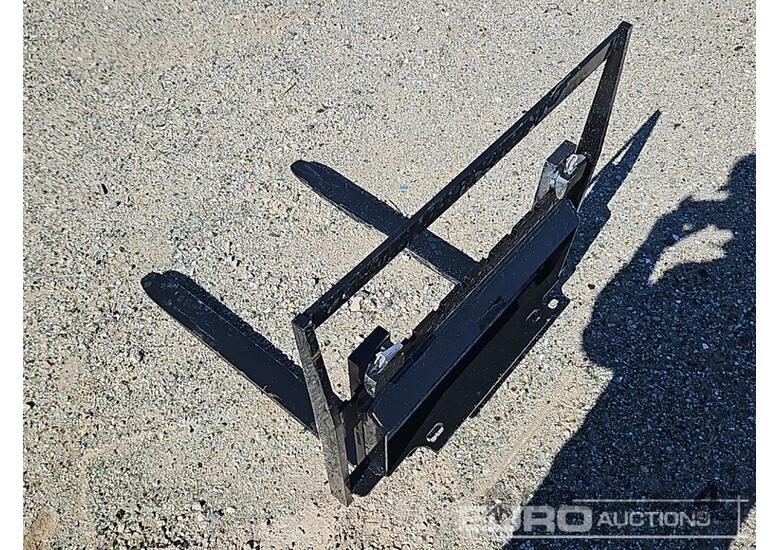 caption Unused GIYI Forks to suit Mini Skidsteer Loader