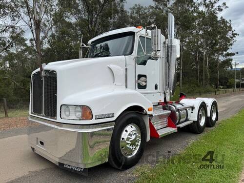 caption 2005 Kenworth T401 day cab, CAT C12 435hp, 591k kms, 18sp