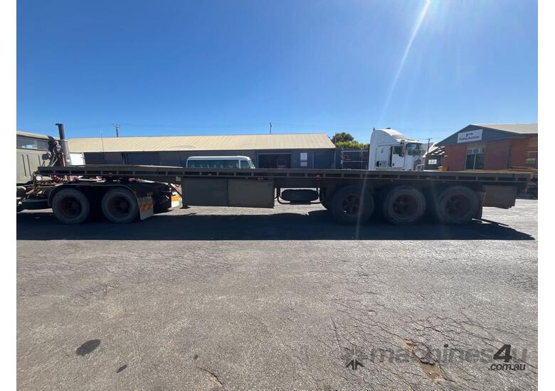 caption 1987 Fruehauf F3ST Tri Axle Flat Top Trailer