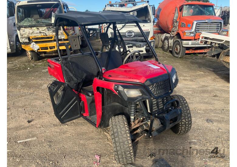caption 2023 Honda Pioneer ATV/VTT