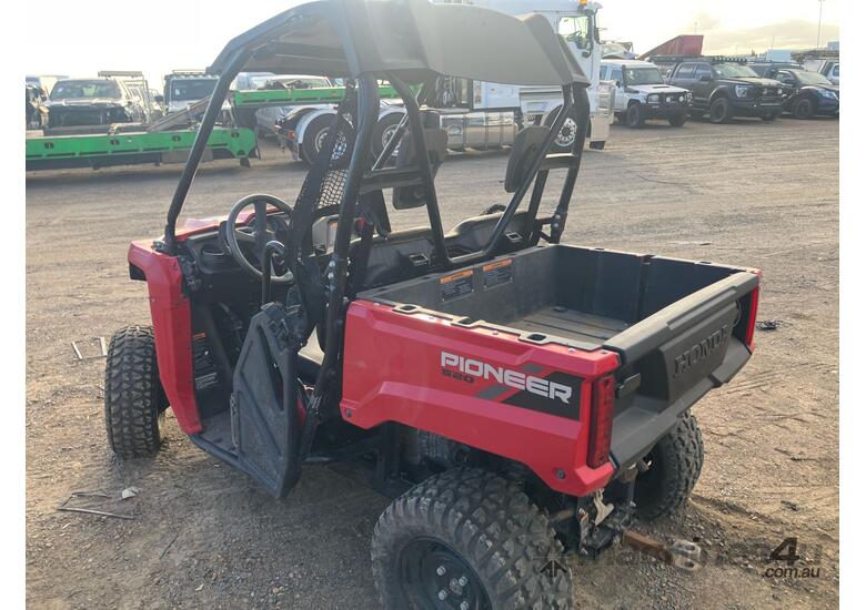 caption 2023 Honda Pioneer ATV/VTT