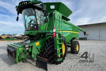 John Deere 2014   S680 Combines