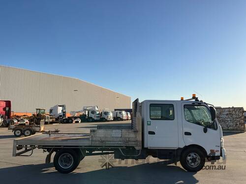 caption 2015 Hino 300 716 Crew Cab Table Top