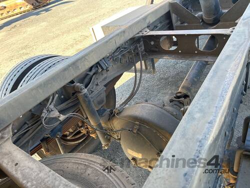 caption 2015 Mitsubishi Canter 815 Crane Tipper