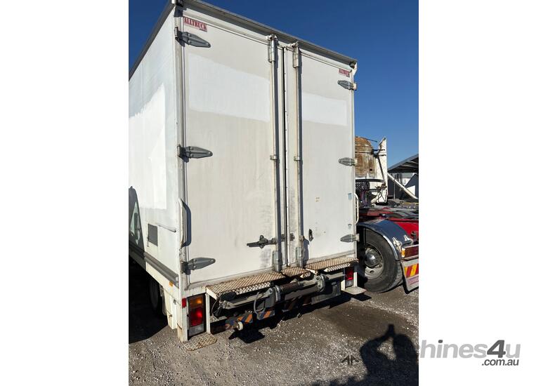 caption 2012 Isuzu NNR 200 Pantech