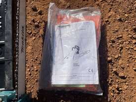 Makita DCS4610 Chain Saw ( Unreserved ) - picture0' - Click to enlarge