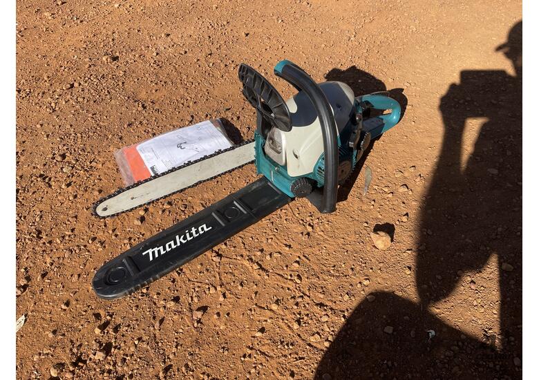 caption Makita DCS4610 Chain Saw ( Unreserved )