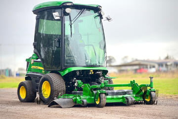 John Deere 1585 Front Deck Lawn Equipment