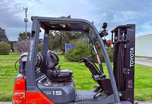 Toyota 1.5T 8 Series Deluxe model, Container mast, Side shift LPG Forklift