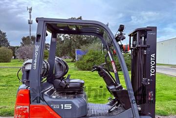 Toyota 1.5T 8 Series Deluxe model, Container mast, Side shift LPG Forklift