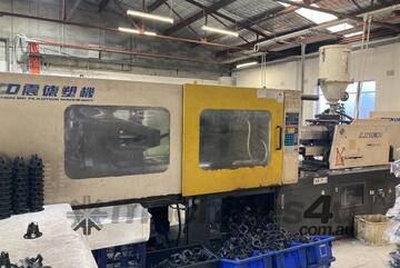 2004 Chang De Injection Moulding Machine