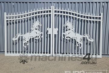 Unused 4.2m Iron Gates (Horse Design)