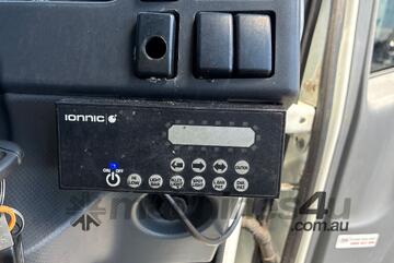 Isuzu 2017   NPR Tilt Tray