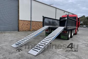 3.9m - 6Tonne Heavy Duty Rubber Track Machinery Loading Ramps