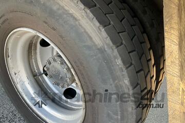 2010 Hino FC500 1018 Refrigerated Pantech