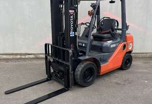 Used 2.5 Tonne Toyota Container mast