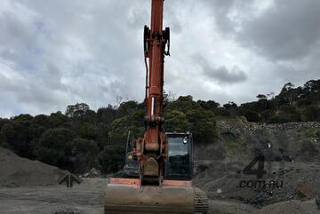Hitachi   ZX200LC-3 Excavator