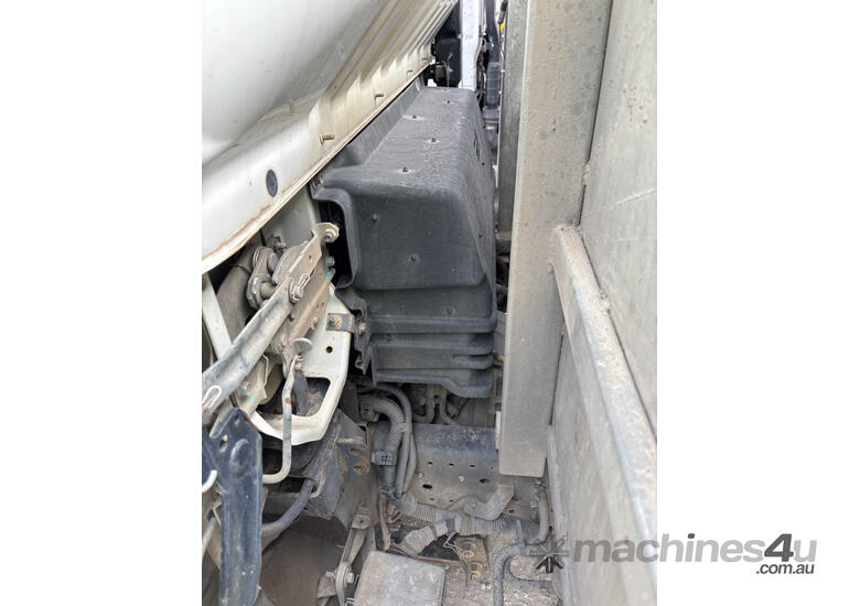 2008 Isuzu NPR Table Top