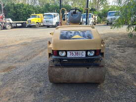 Caterpillar CB-224E Vibratory Smooth Drum Roller - picture1' - Click to enlarge