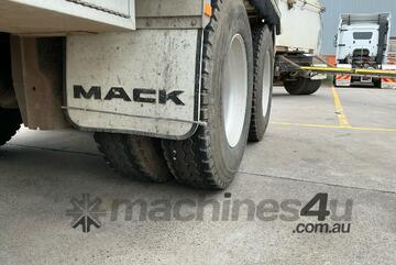 2010 Hamelex White Tri Axle Dog Trailer