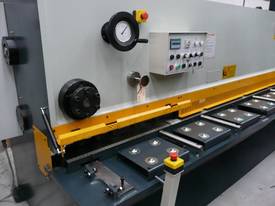 New Machtech AGS-3108  Guillotine - picture0' - Click to enlarge
