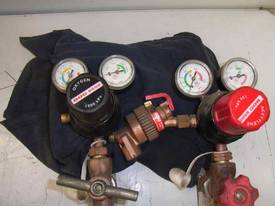BOC GASES OXY SET GAUGES - picture1' - Click to enlarge