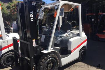 ACTIVE FORKLIFTS - TEU Forklift LPG 2.5T 4.5m Lift Container Mast