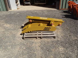 Hydraulic Thumb Suit 15-25 Tonner - picture0' - Click to enlarge