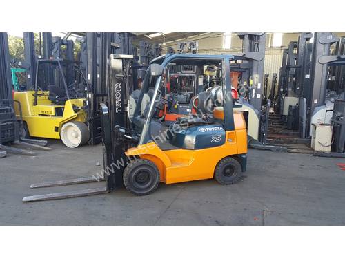Toyota Forklift 2.5T 4300mm Container Mast Low Hrs