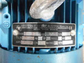 LIQUID RING SPECK VACUUM PUMP / 2.2 KW MOTOR - picture2' - Click to enlarge