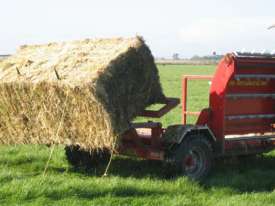 AUSTRALIAN MADE PA-MICK HAY & SILAGE FEEDER  - picture1' - Click to enlarge