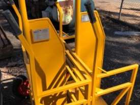 OXYGEN AND ACETYLENE TROLLEYS (2) - picture0' - Click to enlarge