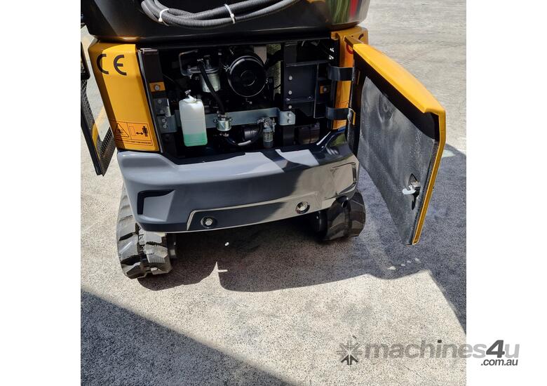 1.8T Mini Excavator AE18SE-II w/ Hydraulic Quick Hitch, Expandable Tracks + Dozer Blade!