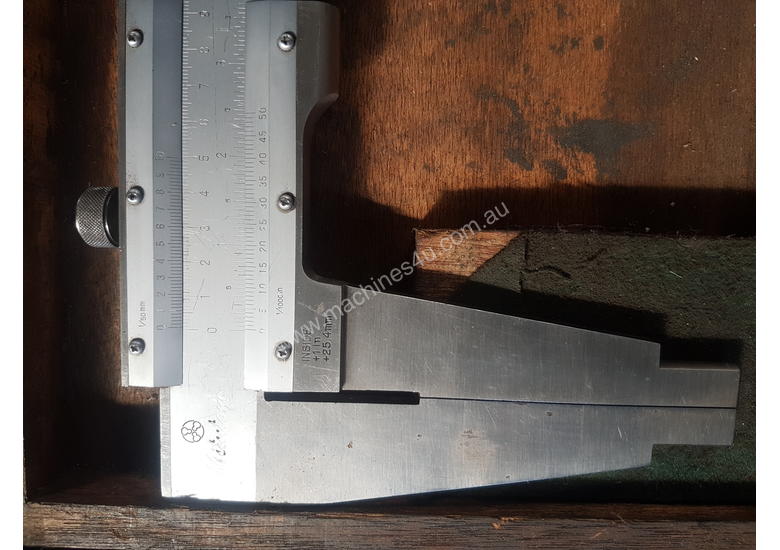 caption mitutoyo vernier one metre long