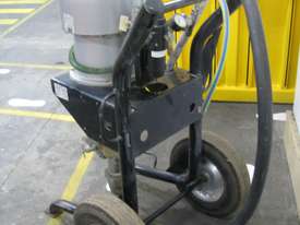 56:1 Graco King Xtreme 900 Airless Sprayer 220cm3 - picture1' - Click to enlarge