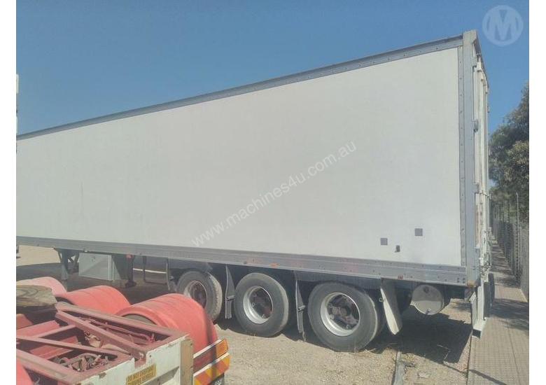 caption Maxitrans ST3-OD