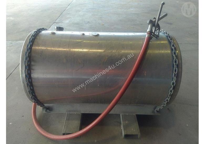 Used Hilton Hilton HM28549105AR Fuel Tanks in , Listed on Machines4u