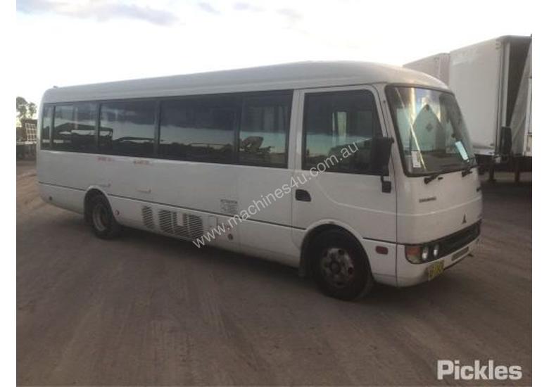caption 2005 Mitsubishi Rosa BE600