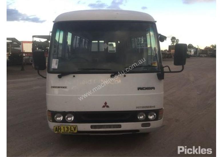 caption 2005 Mitsubishi Rosa BE600