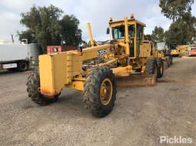 2002 John Deere 670CH - picture2' - Click to enlarge