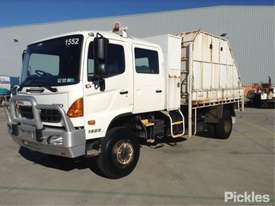 2010 Hino 500 1322 GT8J - picture2' - Click to enlarge
