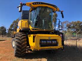 2016 New Holland CR9.90 - picture0' - Click to enlarge