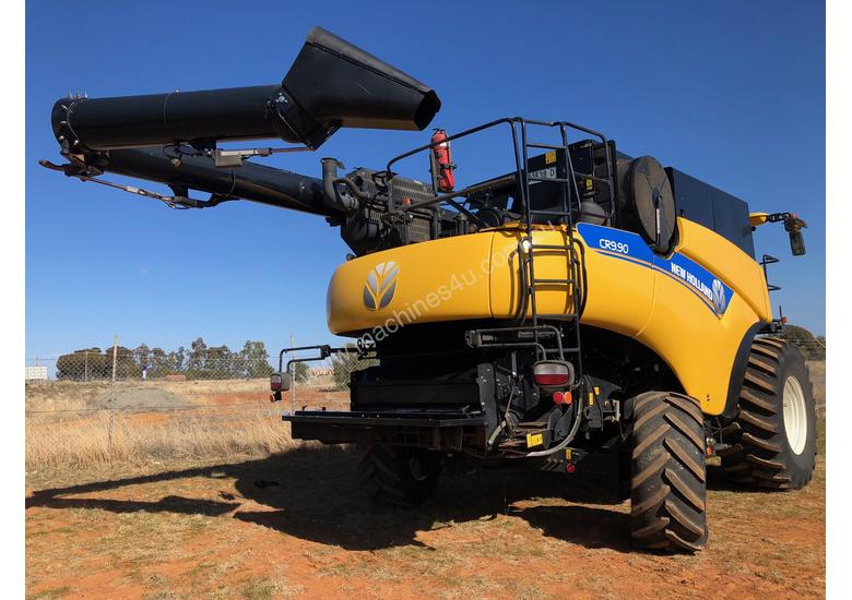 caption 2016 New Holland CR9.90