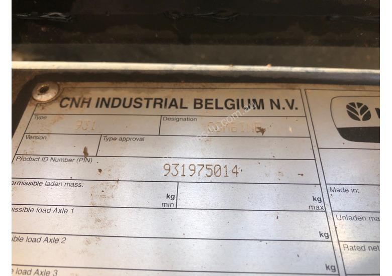 caption 2016 New Holland CR9.90