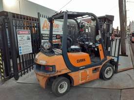 CLARK FORKLIFT 2.5 TON 4300MM LIFT CONTAINER MAST CLEARANCE SALE - picture0' - Click to enlarge