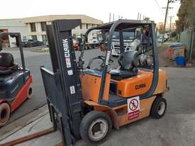 CLARK FORKLIFT 2.5 TON 4300MM LIFT CONTAINER MAST CLEARANCE SALE - picture2' - Click to enlarge