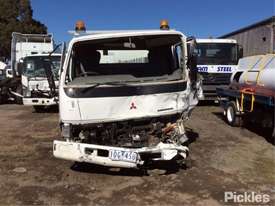 2004 Mitsubishi Canter - picture1' - Click to enlarge
