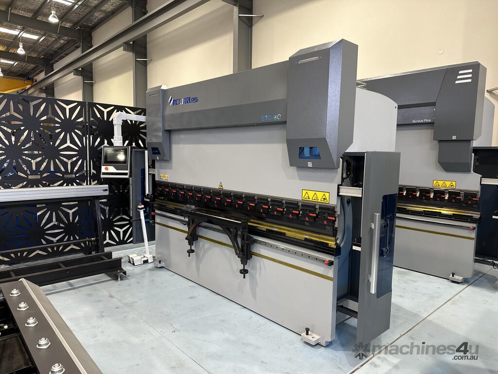 New Accurl AccurlCMT 135 TON 3200MM CNC PRESS BRAKE 5 AXIS ENERGY ...