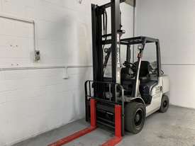 Forklift Counterbalance Nissan 3.5 Ton LPG - picture1' - Click to enlarge